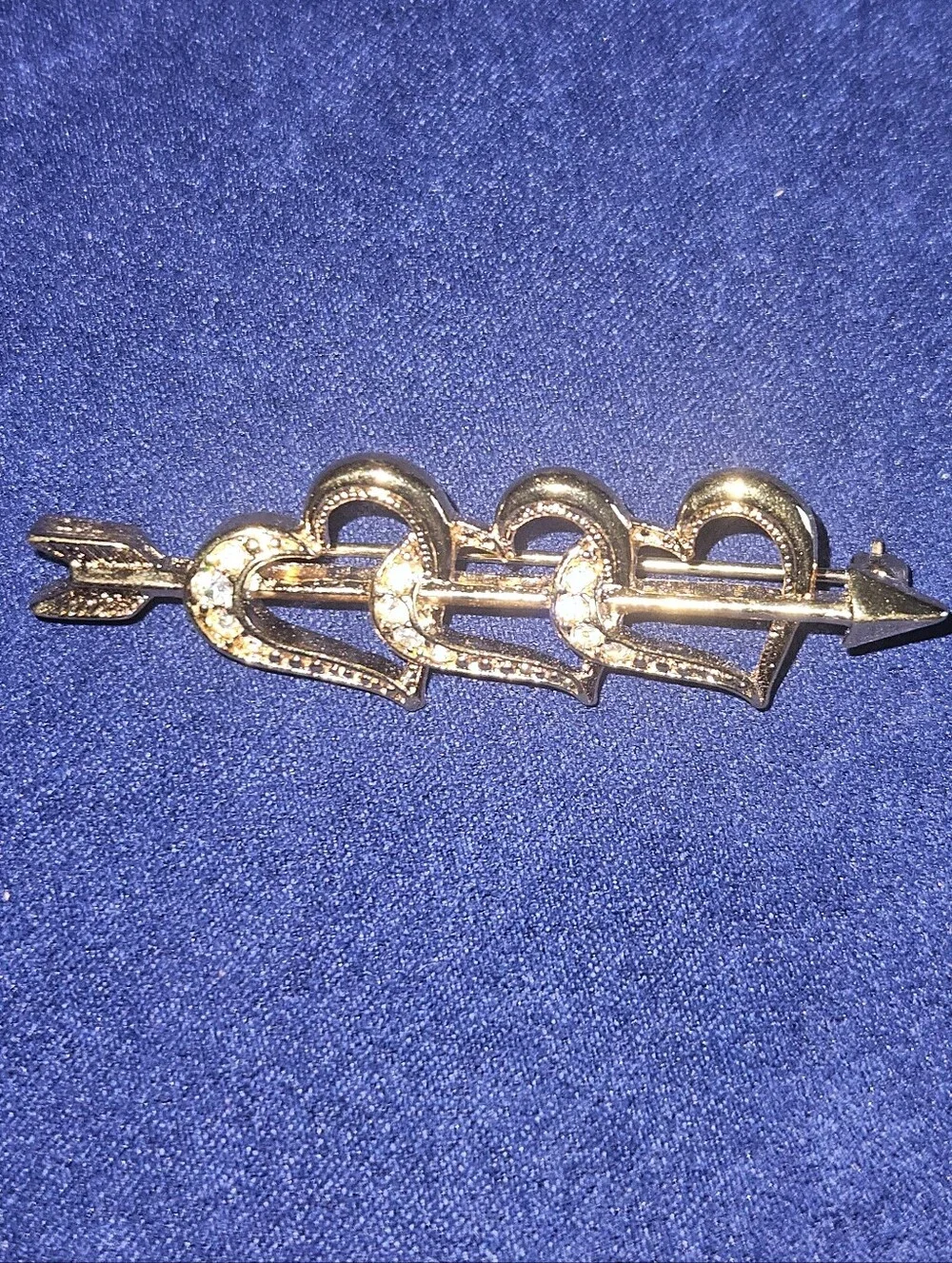 AVON Triple Heart Brooch Goldtone Hearts With  Crystal Accents Arrow Vintage